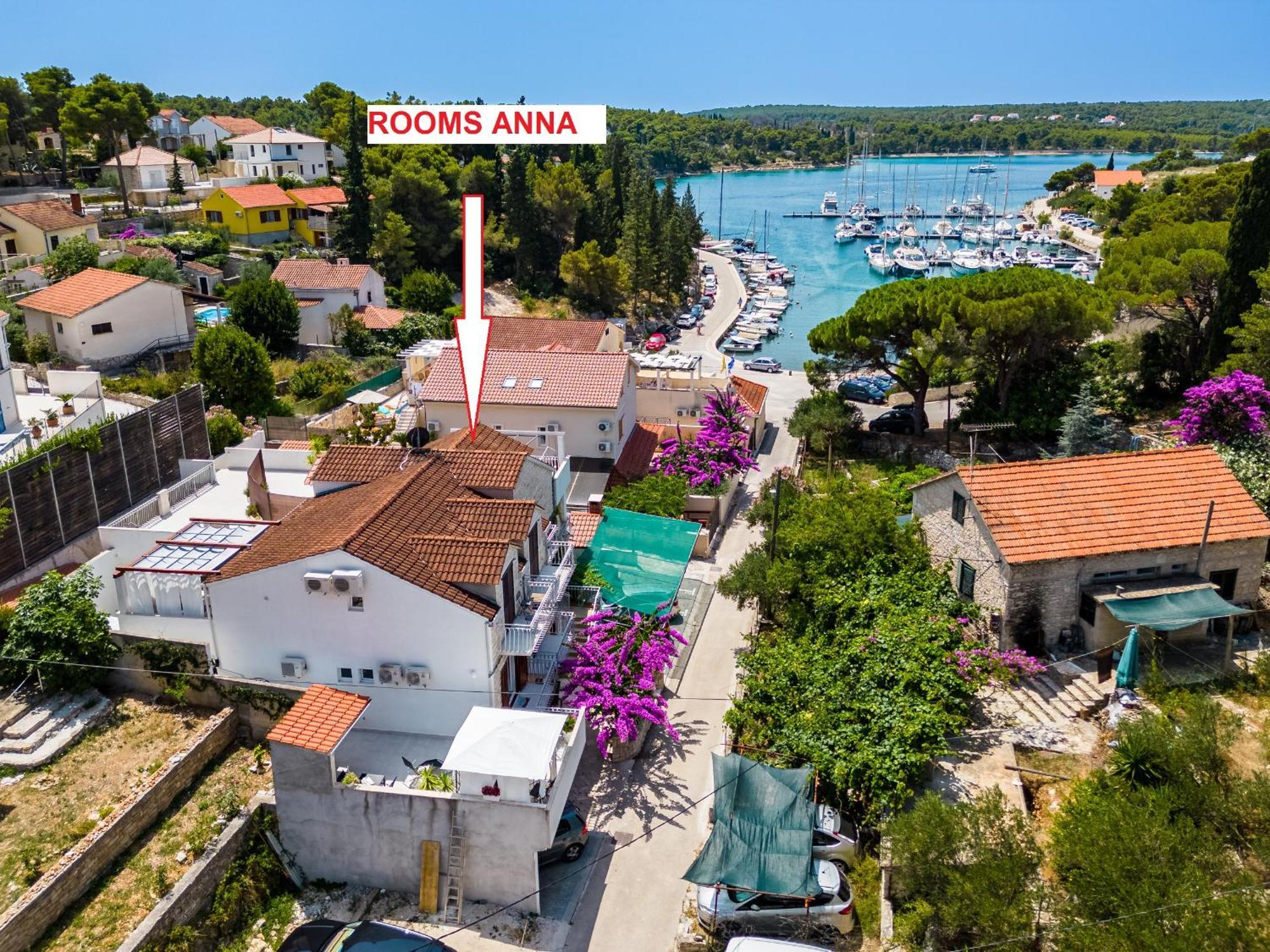 Rooms Anna Milna  Εξωτερικό φωτογραφία